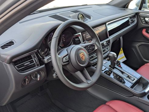 New 2026 Porsche Macan image 4