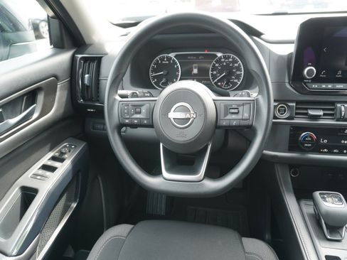 Used 2024 Nissan Pathfinder S FWD image 15
