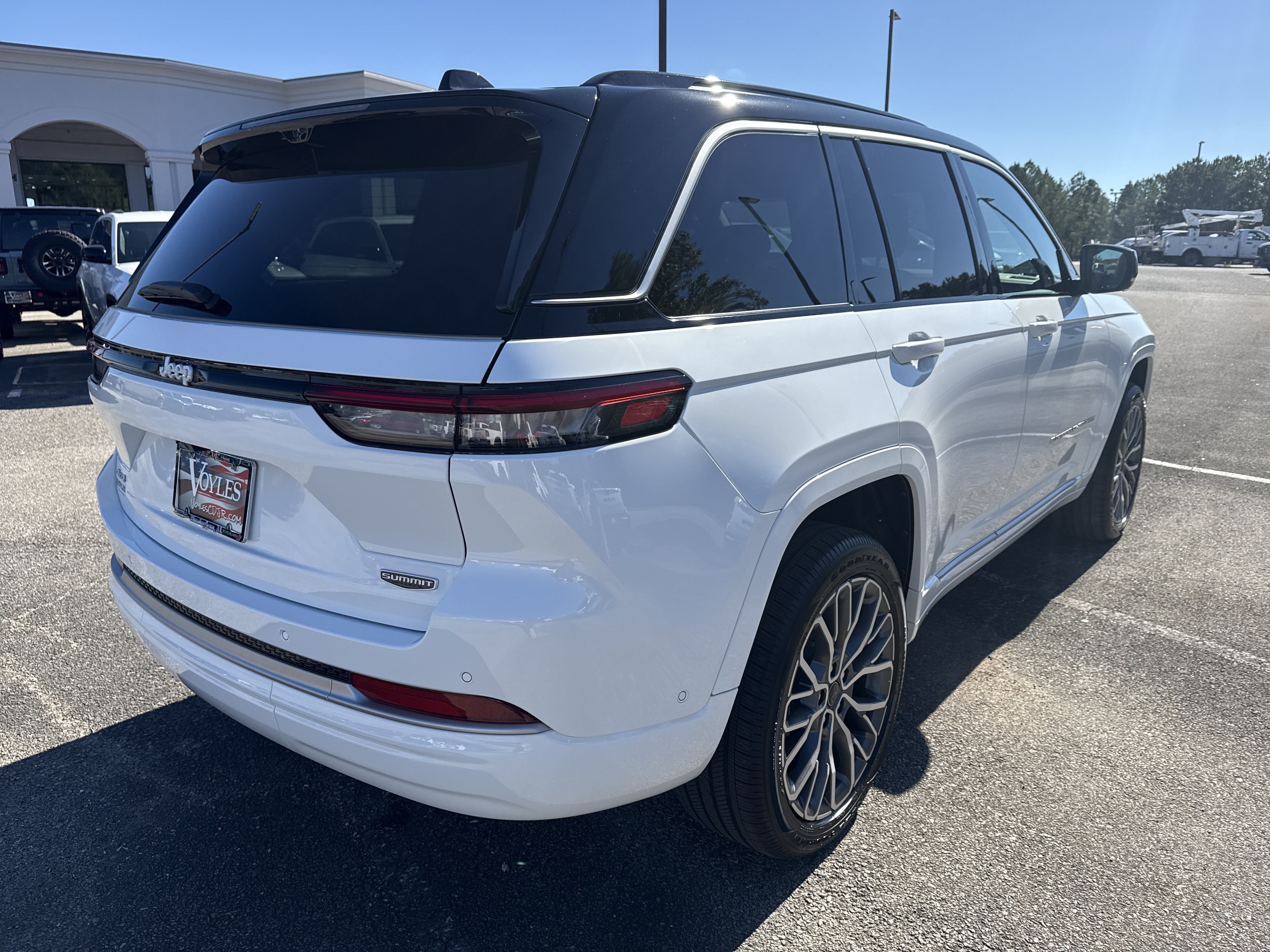 New 2027 Jeep Grand Cherokee Summit AWD/4WD image 7