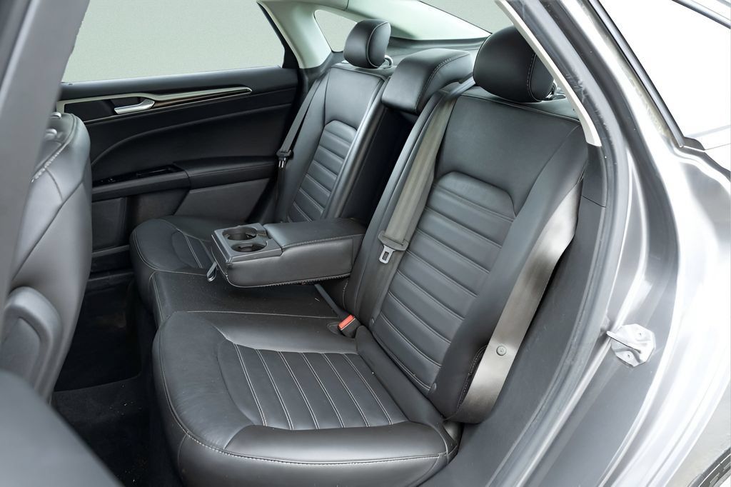 Used 2014 Ford Fusion SE w/ Equipment Group 202A FWD image 16