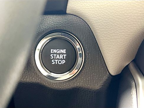 Used 2025 Toyota RAV4 XLE FWD image 23