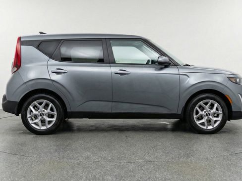 Used 2025 Kia Soul LX w/ LX Technology Package image 11
