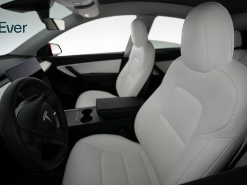 Used 2021 Tesla Model Y Long Range image 7