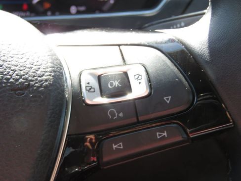 Used 2018 Volkswagen Tiguan SEL Premium AWD/4WD image 23