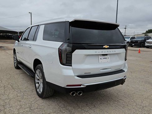 Used 2025 Chevrolet Suburban Premier RWD image 6