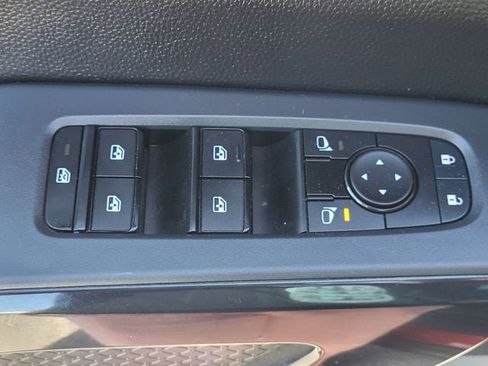 Certified 2024 Nissan Pathfinder SV FWD image 8