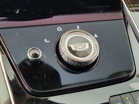 Certified 2025 Cadillac Escalade Premium Luxury AWD/4WD image 8