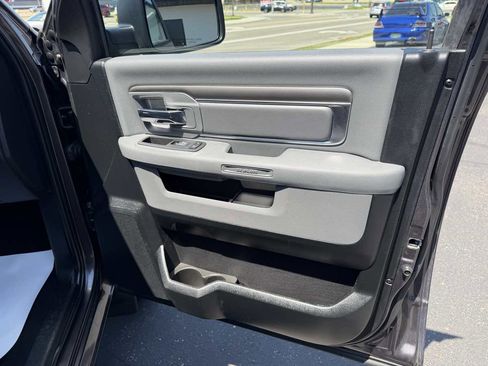 Used 2018 RAM 1500 Classic SLT AWD/4WD image 19