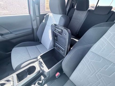 Used 2022 Toyota Tacoma TRD Off-Road w/ Technology Package image 19