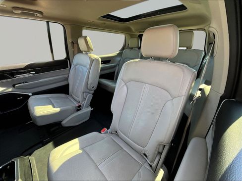 Used 2022 Jeep Wagoneer Series II w/ Premium Group I AWD/4WD image 22