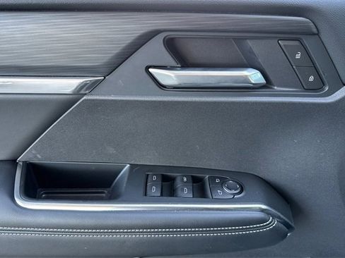 Used 2025 GMC Acadia Elevation image 11