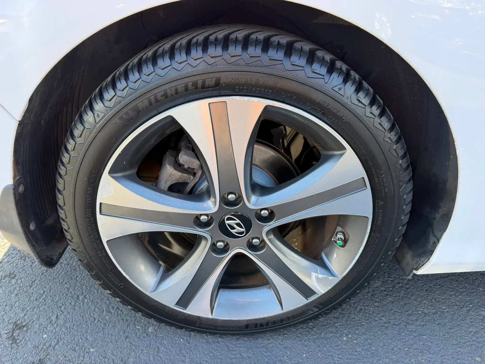Used 2014 Hyundai Elantra w/ Option Group 2 FWD image 25