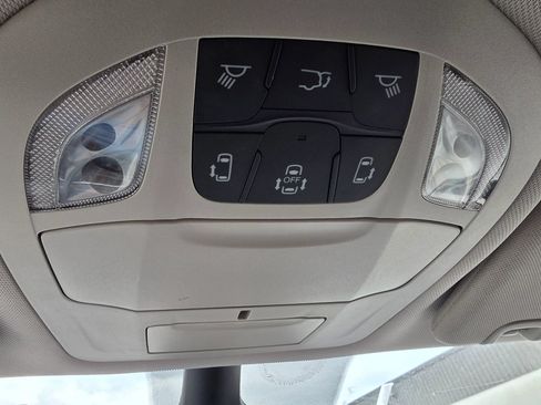 Used 2024 Chrysler Pacifica Touring-L FWD image 25