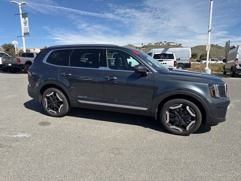 Used 2024 Kia Telluride S image 16