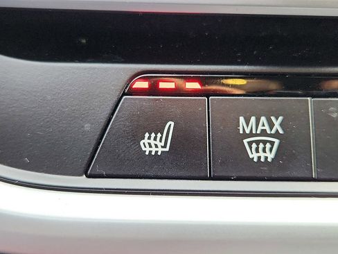 Used 2022 BMW X6 xDrive40i w/ Executive Package image 24