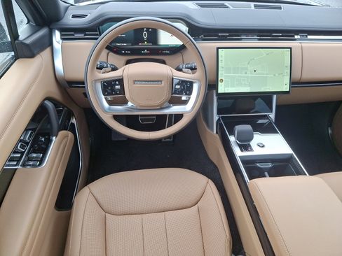 New 2025 Land Rover Range Rover Long Wheelbase SE image 9