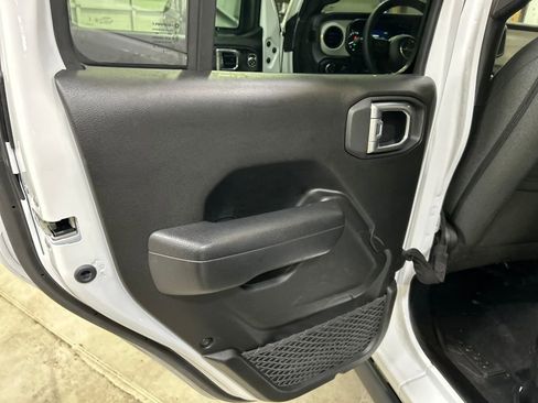 Used 2024 Jeep Wrangler Unlimited image 21