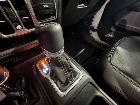 Used 2018 Jeep Wrangler Unlimited Sahara image 26