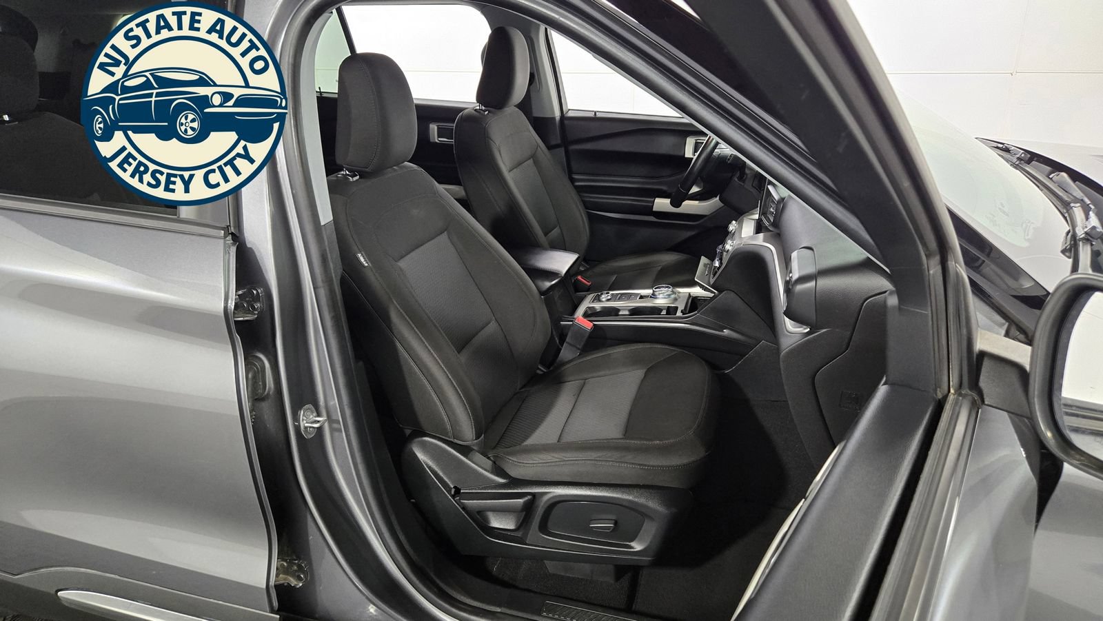 Used 2022 Ford Explorer XLT AWD/4WD image 4