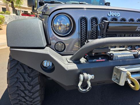Used 2014 Jeep Wrangler Unlimited Rubicon w/ Connectivity Group AWD/4WD image 14