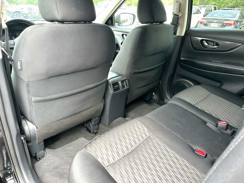 Used 2019 Nissan Rogue S w/ Special Edition Package FWD image 24