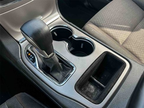 Used 2019 Jeep Grand Cherokee Laredo image 33