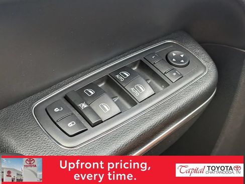 Used 2018 Chrysler 300 Touring L RWD image 13