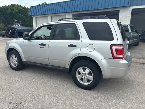 Used 2010 Ford Escape XLT FWD image 3