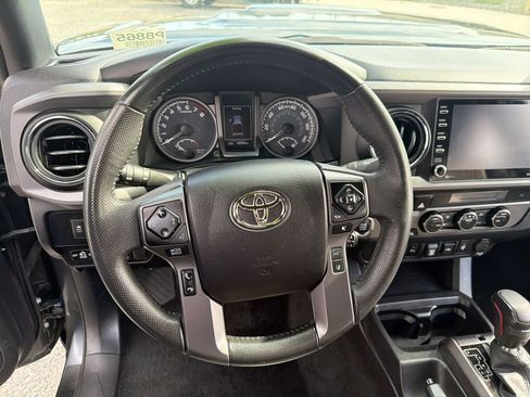 Used 2022 Toyota Tacoma TRD Sport w/ Technology Package RWD image 11