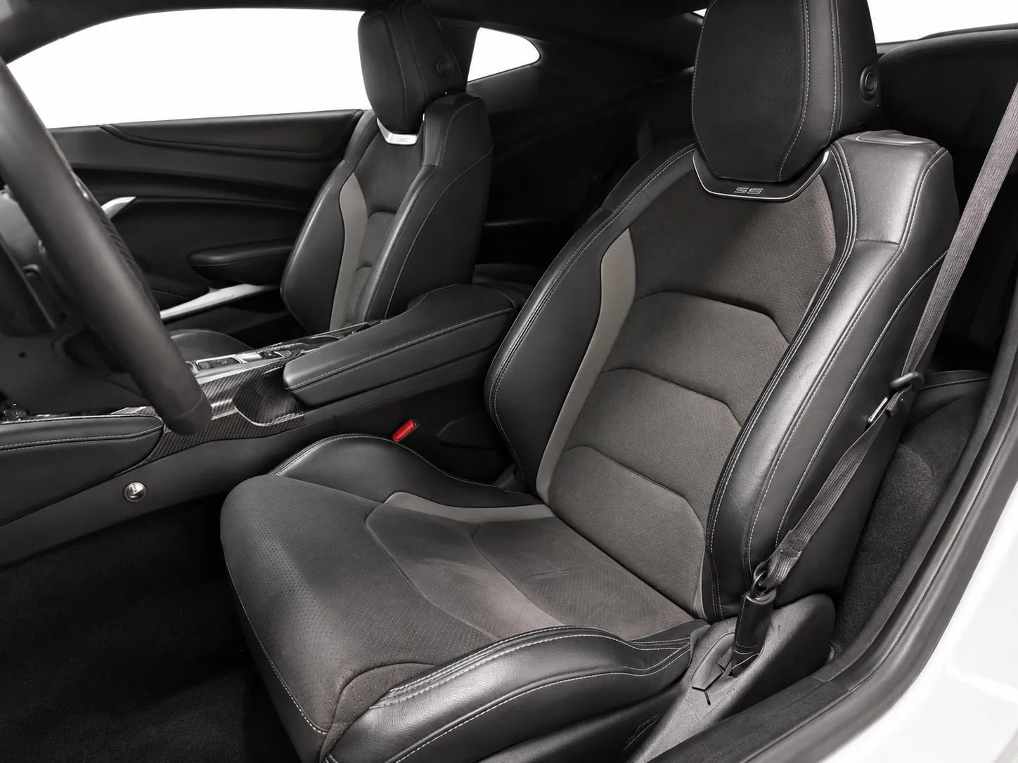Used 2018 Chevrolet Camaro SS RWD image 12