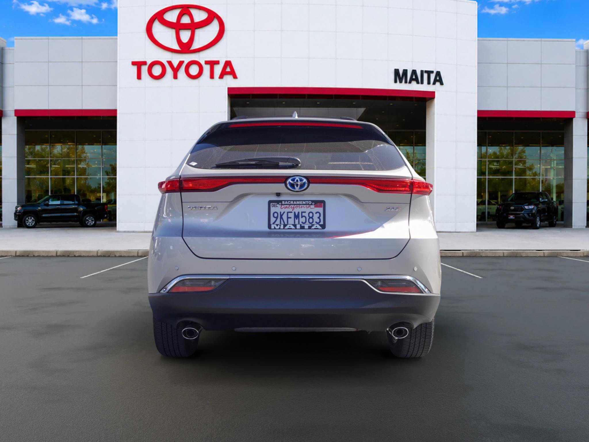 Used 2024 Toyota Venza XLE AWD/4WD image 4