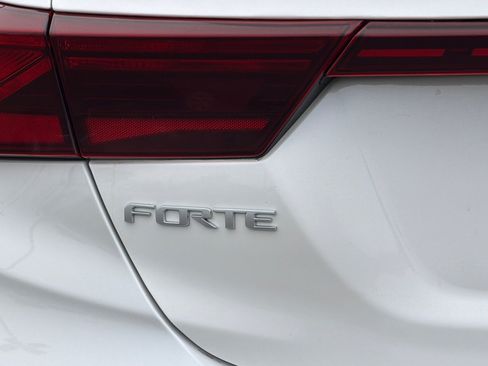 Used 2024 Kia Forte LXS FWD image 27