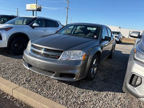 Used 2013 Dodge Avenger SE image 4
