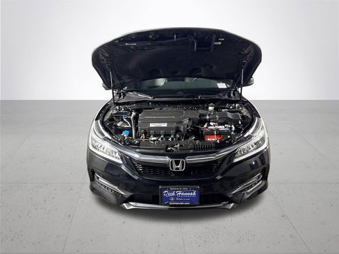 Used 2017 Honda Accord Touring image 23