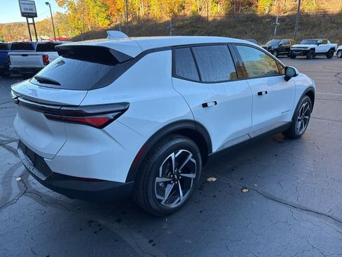 New 2026 Chevrolet Equinox EV LT image 4