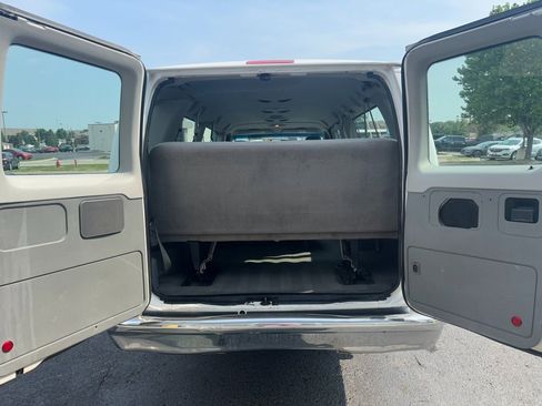 Used 2010 Ford E-350 and Econoline 350 XLT image 8