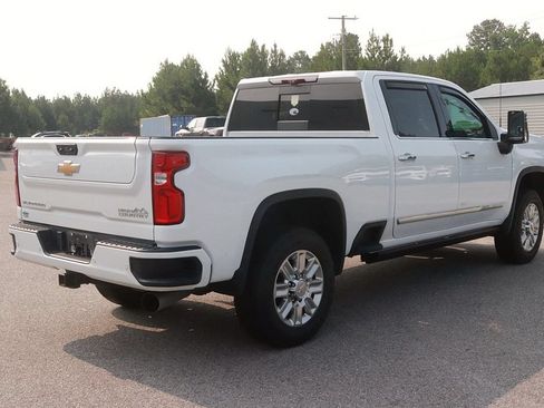 Used 2024 Chevrolet Silverado 2500 High Country w/ Technology Package AWD/4WD image 6