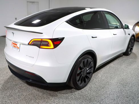 Used 2023 Tesla Model Y Performance AWD/4WD image 7