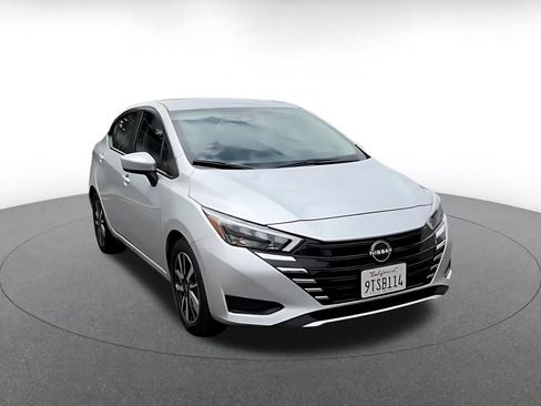 Used 2025 Nissan Versa SV FWD image 3