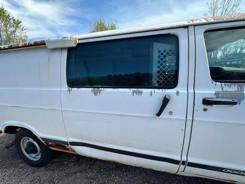 Used 2003 Dodge B2500 RWD image 32