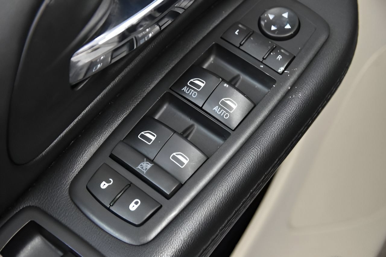Used 2018 Dodge Grand Caravan SE w/ UConnect Hands-Free Group FWD image 33