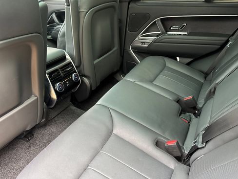 Certified 2023 Land Rover Range Rover SE image 12