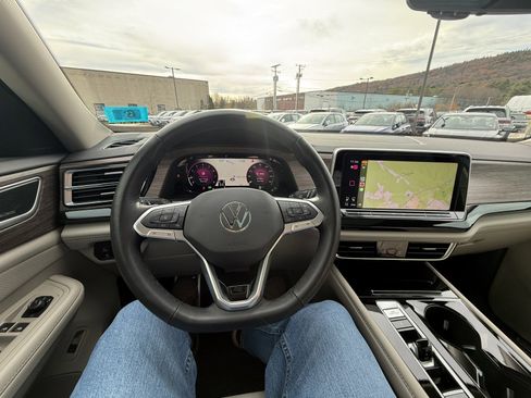 Used 2025 Volkswagen Atlas SEL Premium R-Line image 12