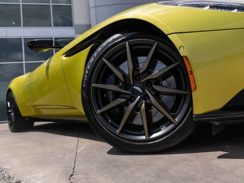 Used 2022 Aston Martin DB11 Volante RWD image 3