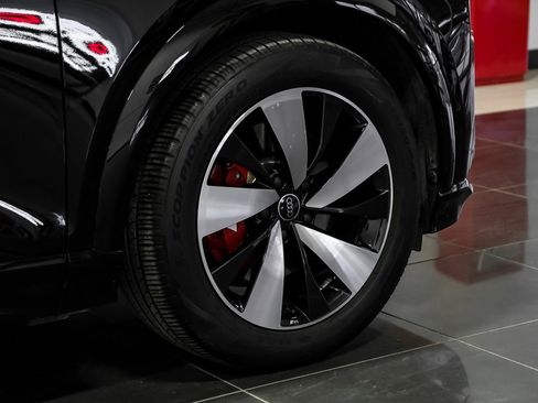 Used 2025 Audi SQ6 e-tron Premium w/ Convenience Package image 52