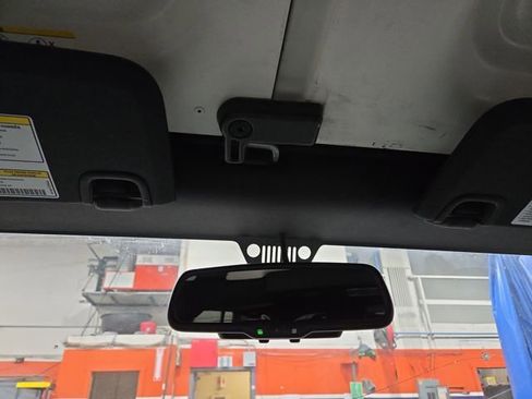 Used 2015 Jeep Wrangler Unlimited Sahara w/ Connectivity Group image 22