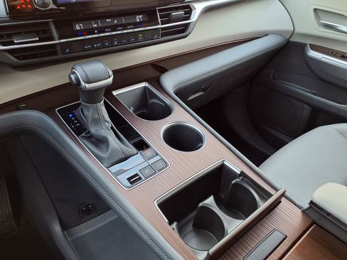 Used 2024 Toyota Sienna XLE image 25