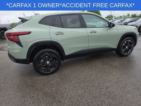 Used 2024 Chevrolet Trax RS w/ Sunroof Package FWD image 22