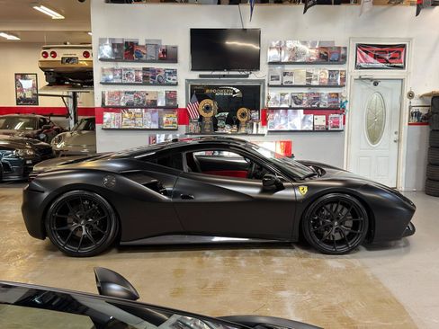 Used 2017 Ferrari 488 GTB RWD image 5