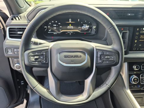Used 2024 GMC Yukon XL Denali AWD/4WD image 17